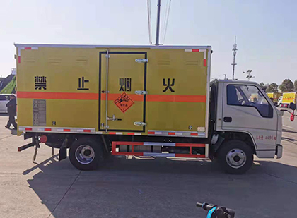 黎安镇爆破器材运输车